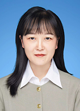 李　芳