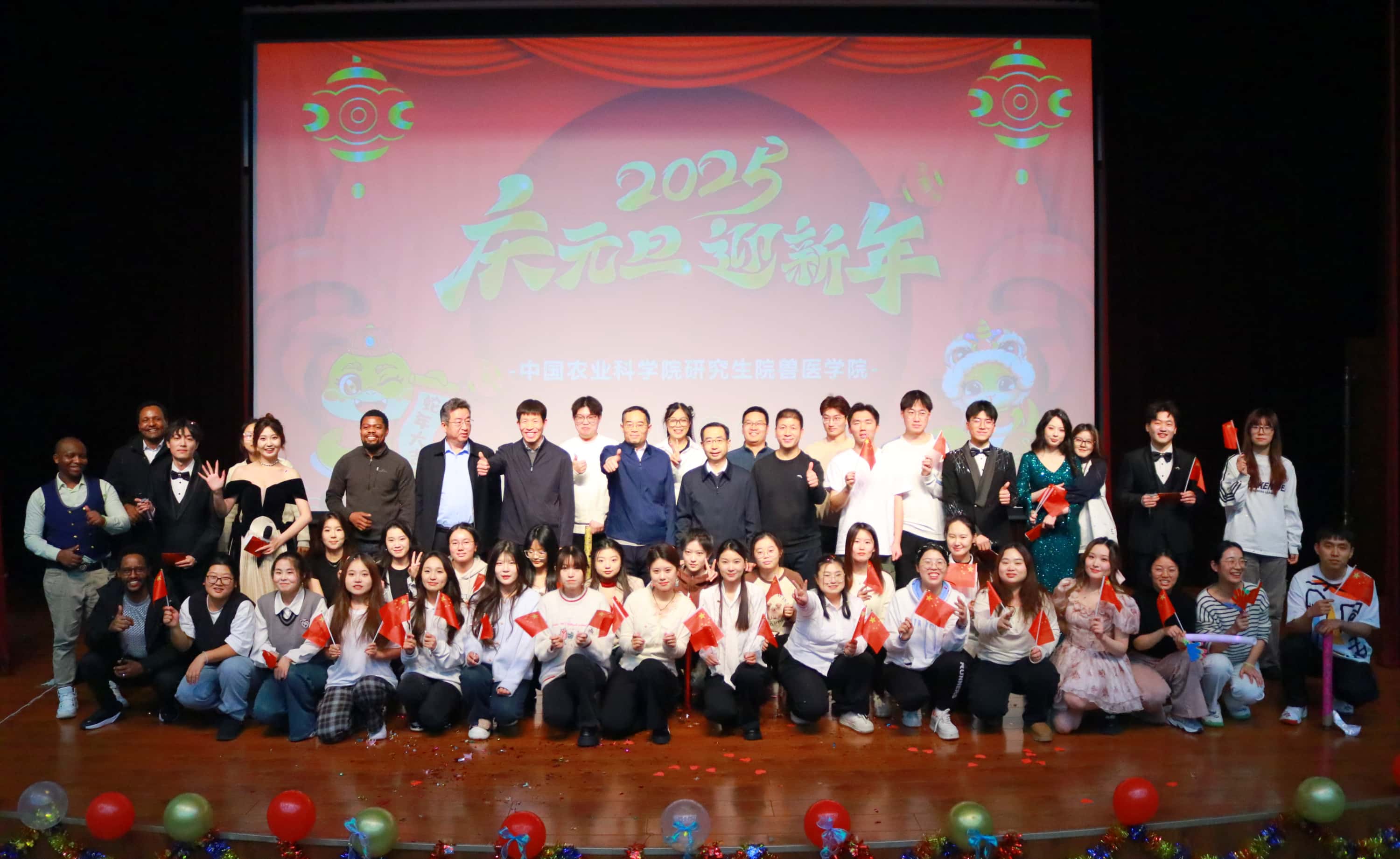 大合影壓縮.jpg