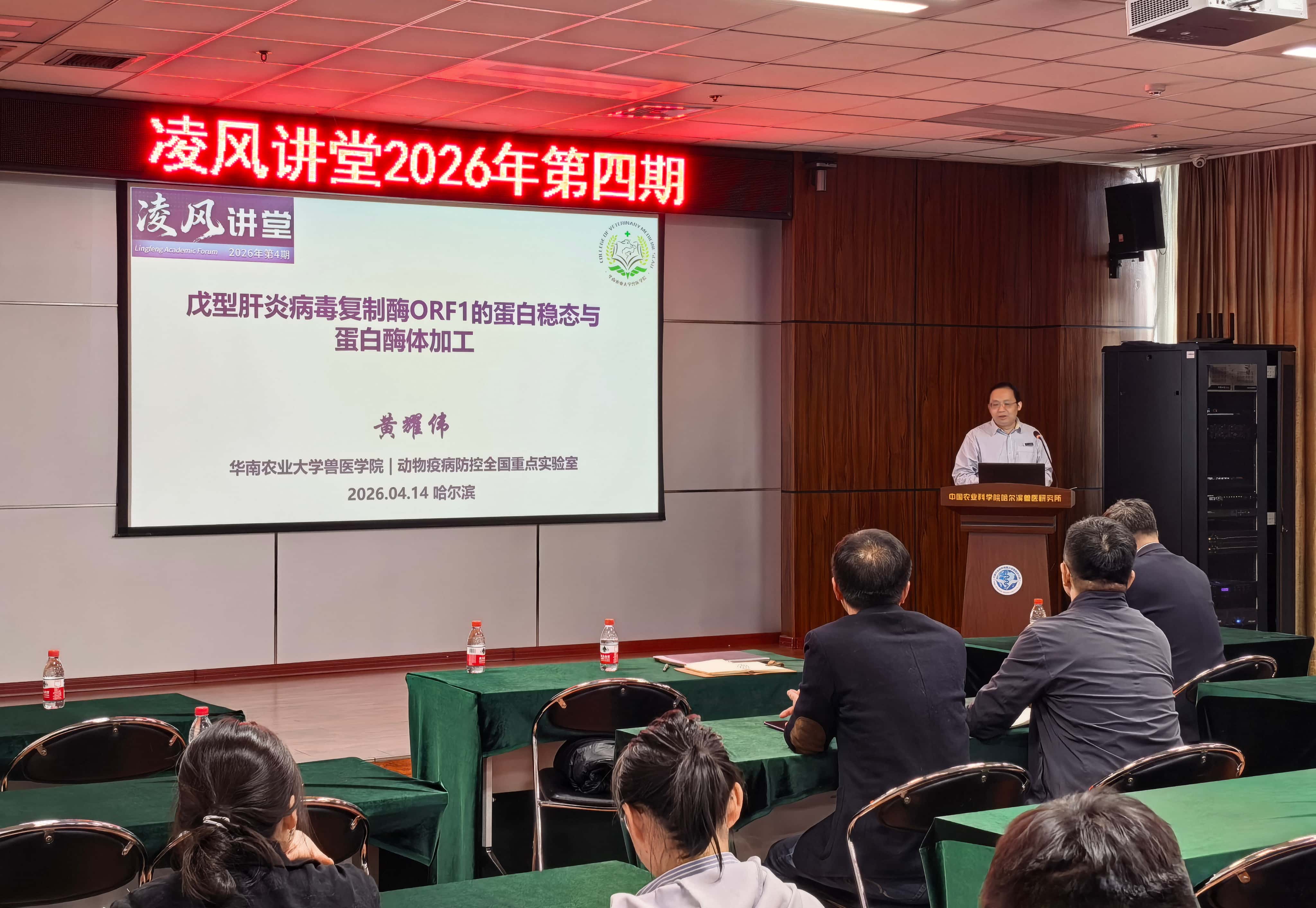 黃耀偉壓縮.jpg